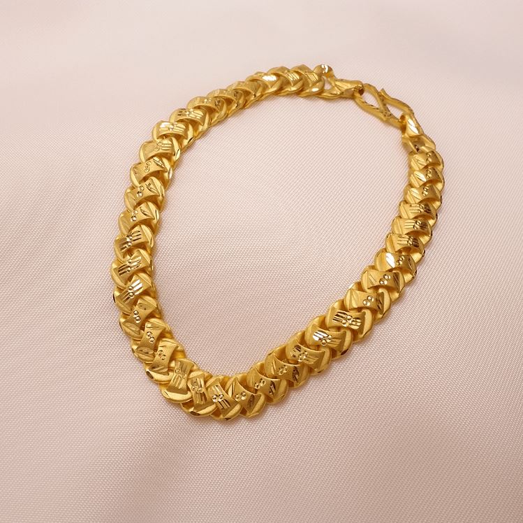 A Guide to Choosing the Best Gold Bracelets for Men in Glendale